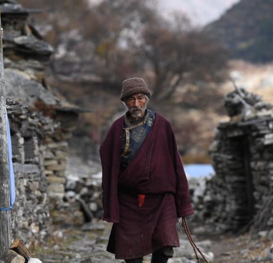 Trek from Lho to Samagaun